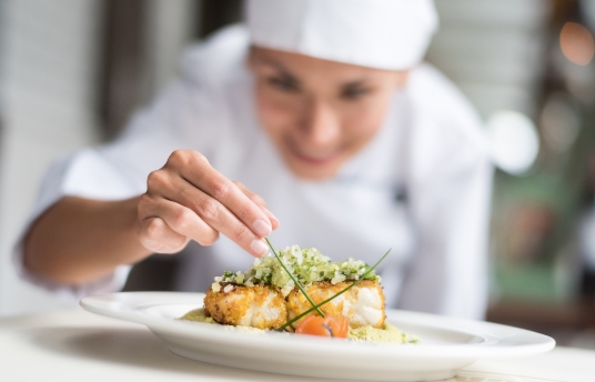 seguros-sura-la-chef-catalina-velez-en-cinco-momentos