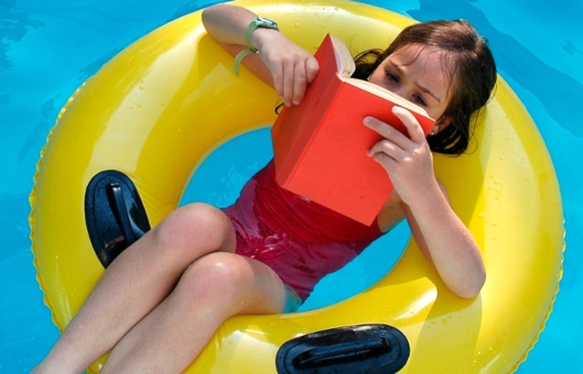 seguros-sura-claves-para-prevenir-accidentes-en-piscina-con-los-niños-imagen