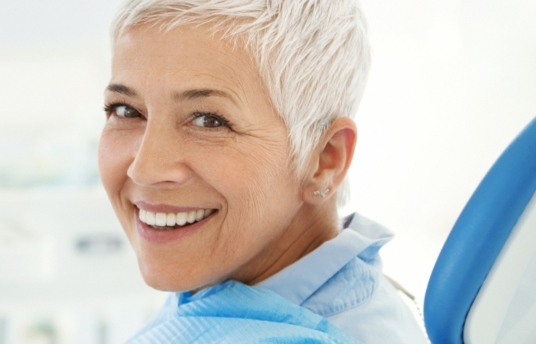 seguros-sura-como-cuidarse-los-dientes-para-que-esten-sanos-y-bonitos-imagen