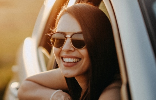 seguros-sura-4-razones-esenciales-para-asegurar-tu-carro-antes-de-viajar-imagen