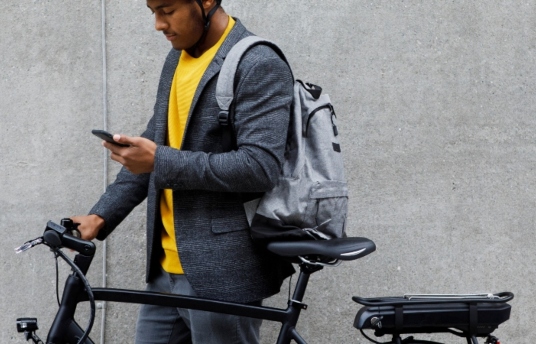 seguros-sura-montar-bicicleta-en-el-dia-o-la-noche-claves-para-que-te-decidas-imagen
