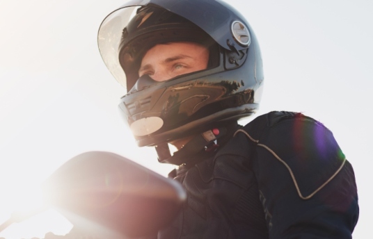 seguros-sura-recomendaciones-para-ser-un-motociclista-responsable-imagen
