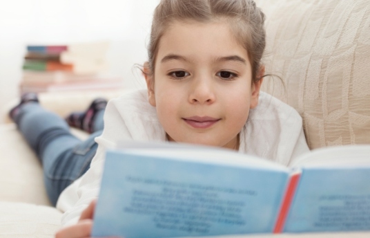 seguros-sura-como-ayudar-a-los-niños-a-ser-buenos-lectores-imagen