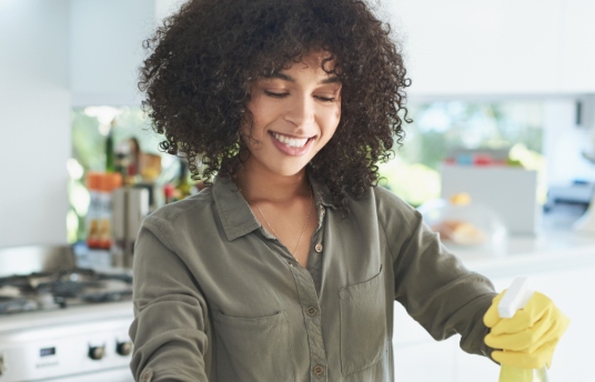 seguros-sura-5-claves-para-hacer-la-limpieza-en-tu-hogar-imagen