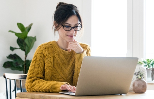 seguros-sura-brigitte-baptiste-una-mujer-que-construye-su-propia-identidad-imagen