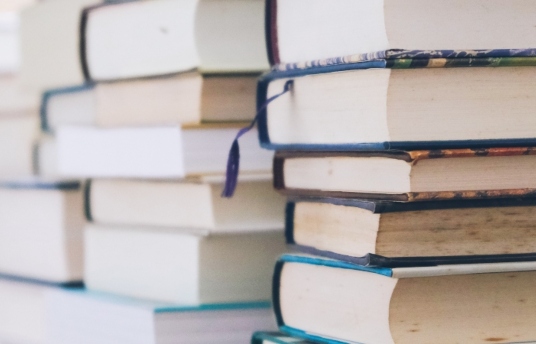 seguros-sura-10-recomendaciones-literarias-en-las-voces-de-dos-libreros-imagen