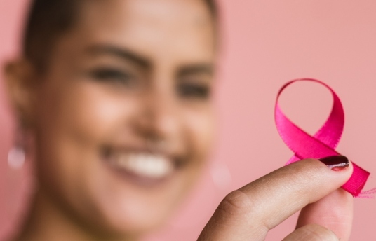 seguros-sura-como-se-ha-transformado-la-vision-del-cancer-de-mama-en-los-ultimos-años
