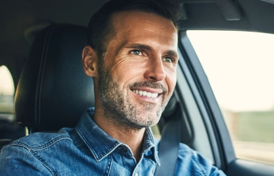 seguros-sura-cual-es-la-edad-ideal-para-conducir-un-auto-imagen