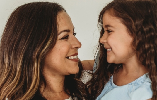 seguros-sura-cinco-claves-para-cuidar-la-piel-de-tus-hijos-imagen