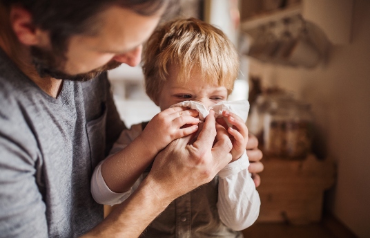 seguros-sura-como-proteger-a-tu-hijo-de-neumonia-y-la-influenza