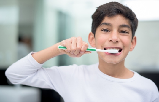 seguros-sura-desde-los-dientes-de-leche-cuida-su-salud-oral