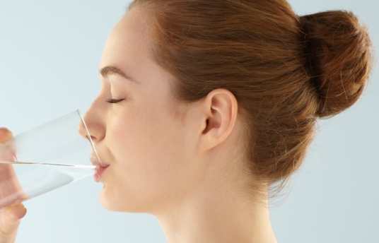 seguros-sura-empieza-hoy-ocho-vasos-de-agua-al-dia-imagen