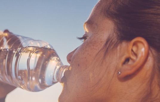 seguros-sura-mas-alla-de-quitar-la-sed-beneficios-del-agua-imagen