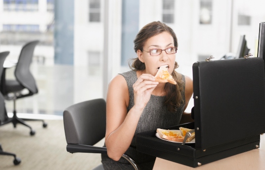 seguros-sura-que-es-el-hambre-emocional-y-como-manejarla