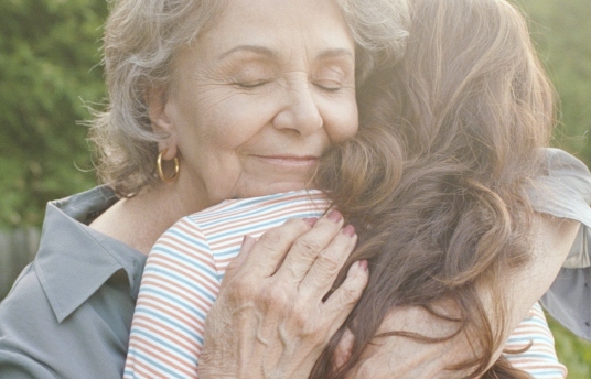 seguros-sura-que-es-parkinson-y-como-afecta-la-salud-mental-imagen