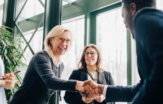 seguros-sura-claves-para-construir-tu-equipo-de-trabajo-en-la-empresa
