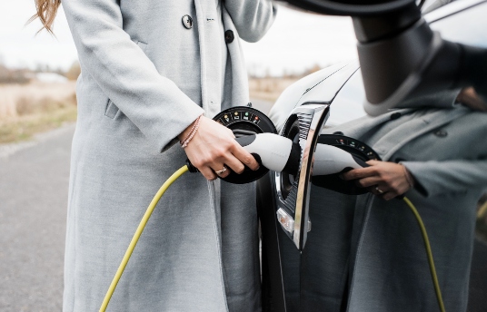 seguros-sura-por-que-elegir-la-movilidad-electrica