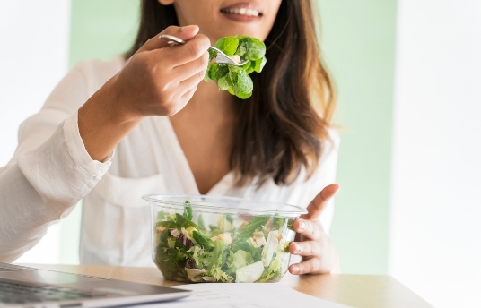 seguros-sura-que-alimentos-conforman-una-cena-saludable.jpg