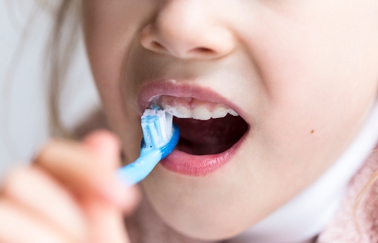 seguros-sura-4-claves-para-la-salud-oral-de-tus-hijos