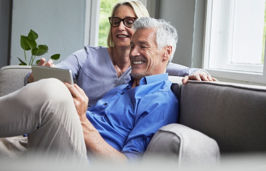 seguros-sura-7-claves-para-cuidar-a-los-adultos-mayores-del-covid-19.