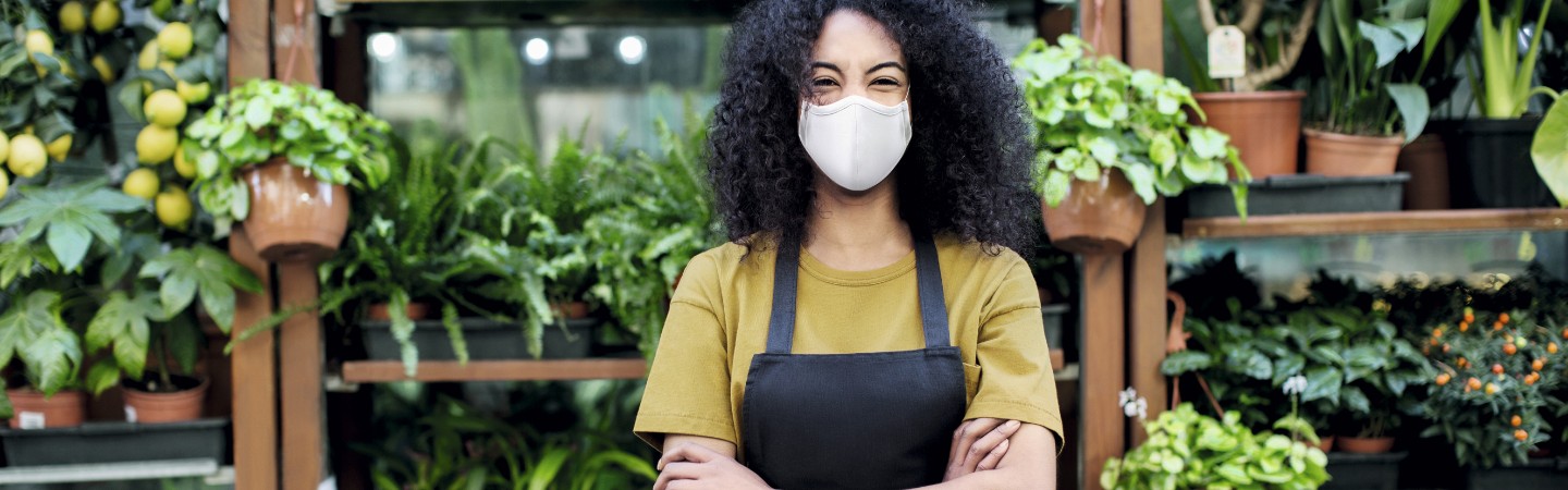 empresaria con plantas