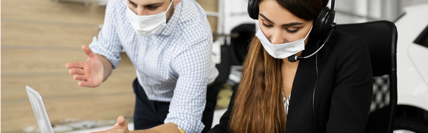 personas trabajando en oficina