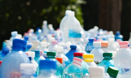 seguros-sura-habita-practicas-medioambientales-reducir-consumo-plastico