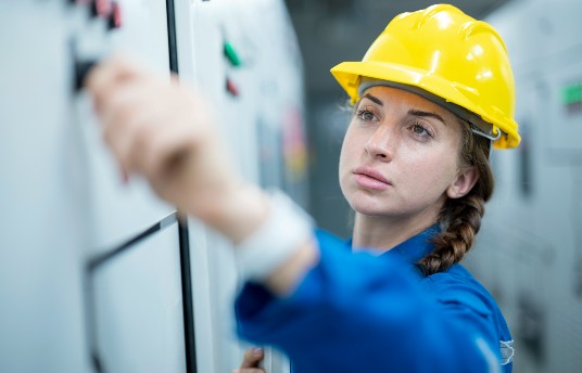 Cuida los elementos eléctricos de tu empresa